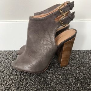 Liliana peep toe heel